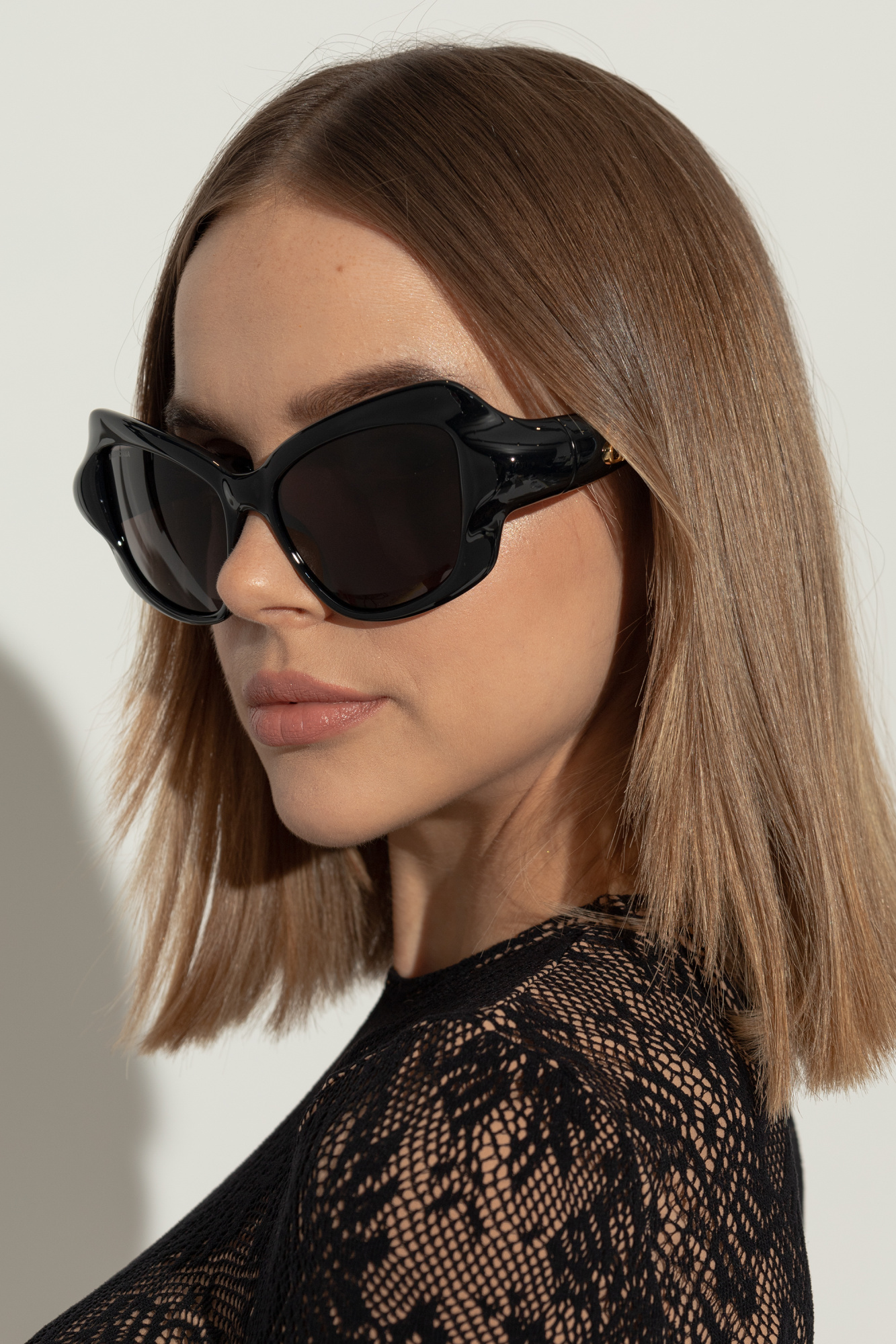 バレンシアガ PALAZZO CAT サングラス ブラック Women's Palazzo Cat Sunglasses in Black | Balenciaga US